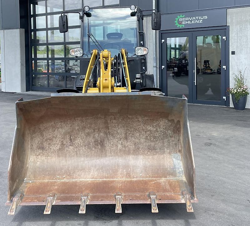 Komatsu WA 70M 6 Tonner mit nur 246 Stunden, inkl. 2 Werkzeugen