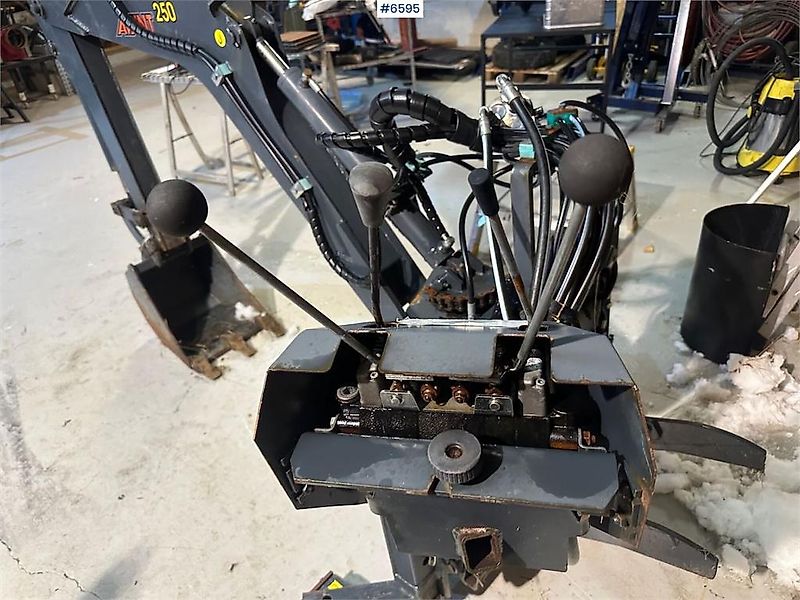 Avant 250 graveaggregat