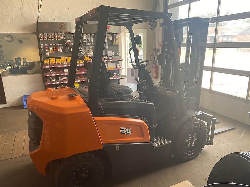 DOOSAN D30 NXP (am Lager) NEU am Lager - 5540mm Hubmast !!