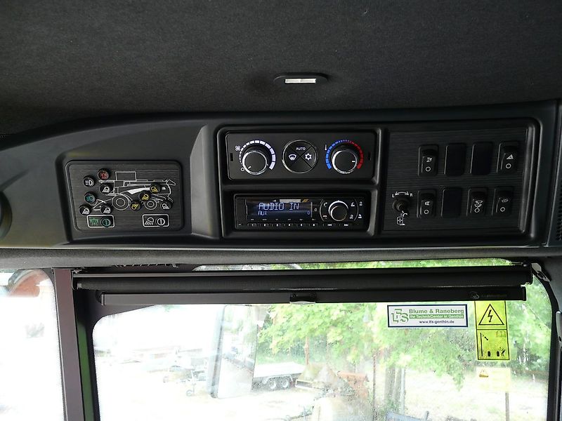 New Holland CX 8.80 mit SW Varifeed 8.53m u SWW