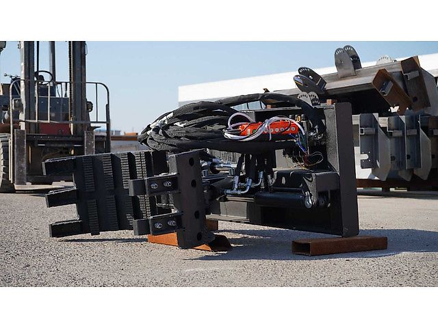 Rhino-cross Grapple claw