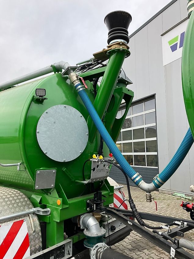 Stapel VT 12.000l Drehschemmel+VT 14.000l Vakuumfaß