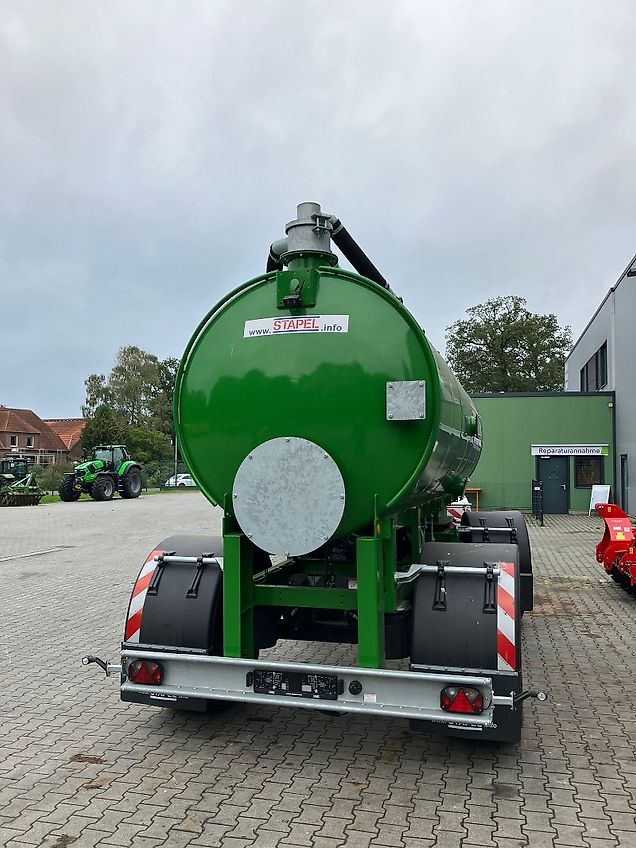 Stapel VT 12.000l Drehschemmel+VT 14.000l Vakuumfaß