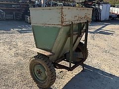 Unbekannt Reihen-Düngerstreuer / Sandstreuer