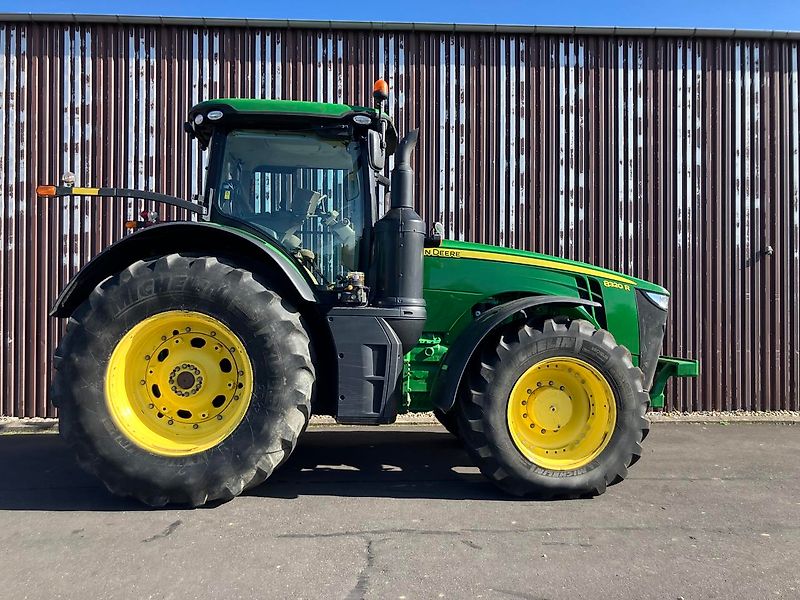 John Deere 8320R