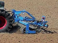 Bremer Maschinenbau Polygonringwalze PGZ 300 - schafft ideale Voraussetzungen für ein erfolgreiches Saatbett