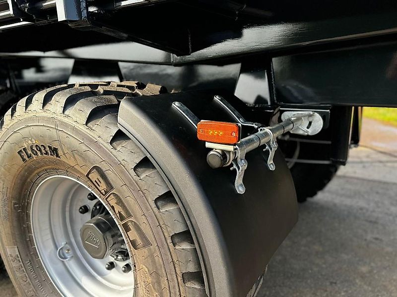 Kröger Agroliner Zentralachs-Dreiseitenkippanhänger TKD302 20 To.