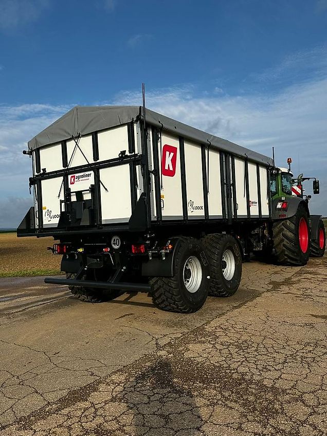 Kröger Agroliner Zentralachs-Dreiseitenkippanhänger TKD302 20 To.