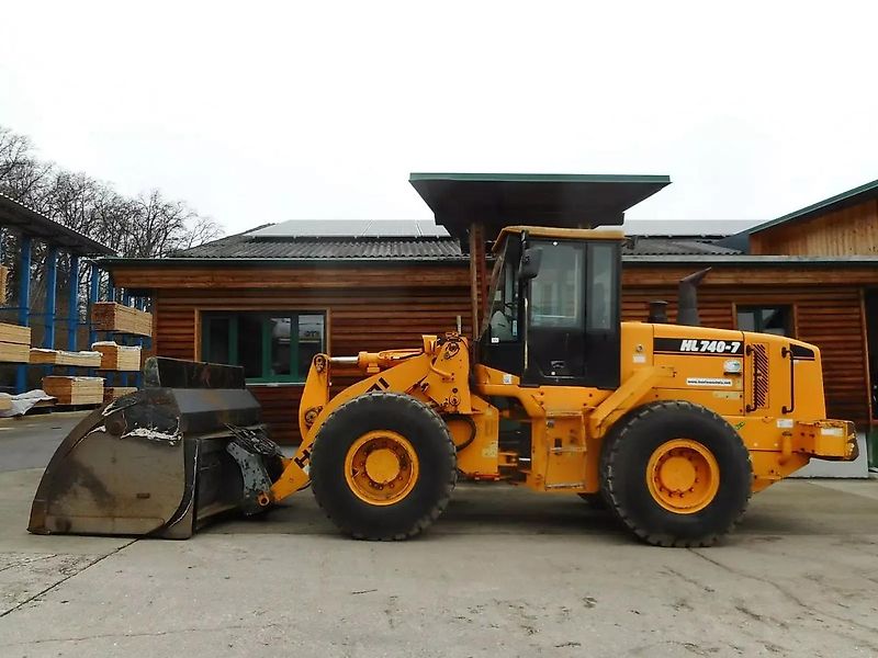 Hyundai hl740-7 mit hochkippschaufel u. volvo sw