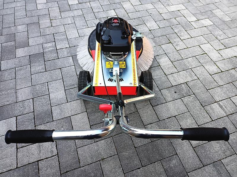 Westermann Radialbesen Kehrmaschine WR 870 Honda