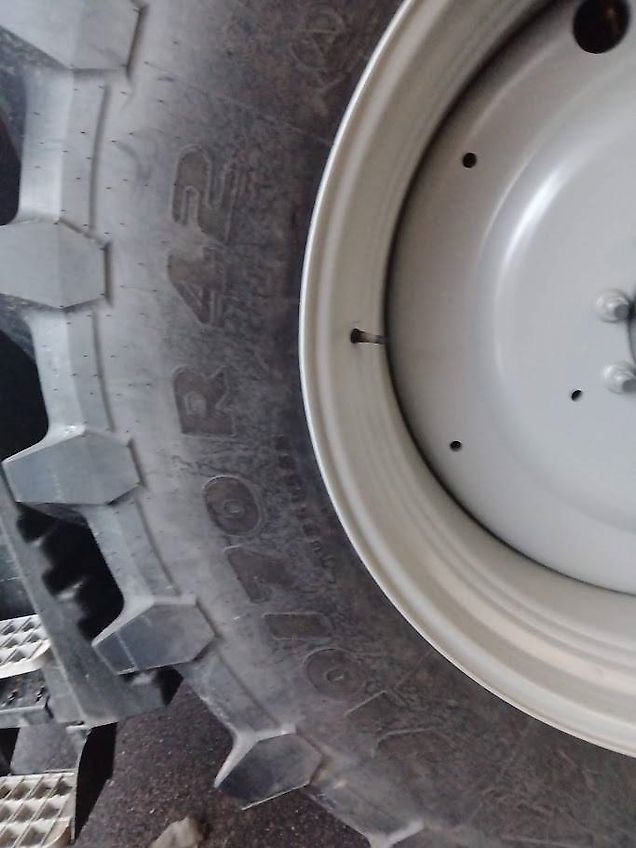 Massey Ferguson 8S.305 Dyna-VT EXCLUSIVE