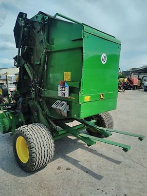 John Deere PRESSE JOHN DEERE 864