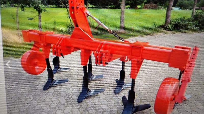 Howard Queckenschleuder Bodenfräse zum Wegschleudern von vorab abgetrentem Bewuchs durch Flügelschargrubber mit Schneidflügeln