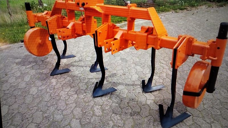 Howard Queckenschleuder Bodenfräse zum Wegschleudern von vorab abgetrentem Bewuchs durch Flügelschargrubber mit Schneidflügeln