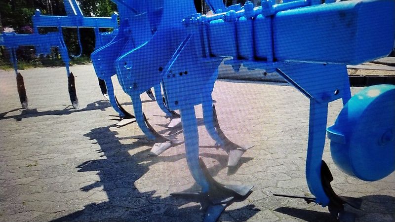 Howard Queckenschleuder Bodenfräse zum Wegschleudern von vorab abgetrentem Bewuchs durch Flügelschargrubber mit Schneidflügeln