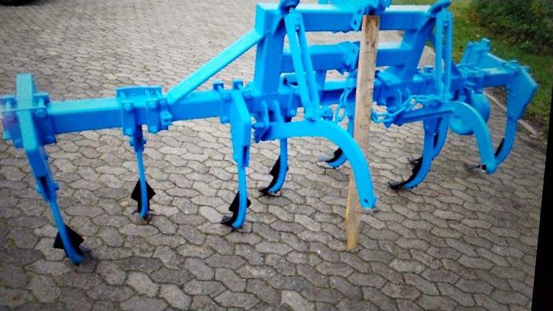 Howard Queckenschleuder Bodenfräse zum Wegschleudern von vorab abgetrentem Bewuchs durch Flügelschargrubber mit Schneidflügeln