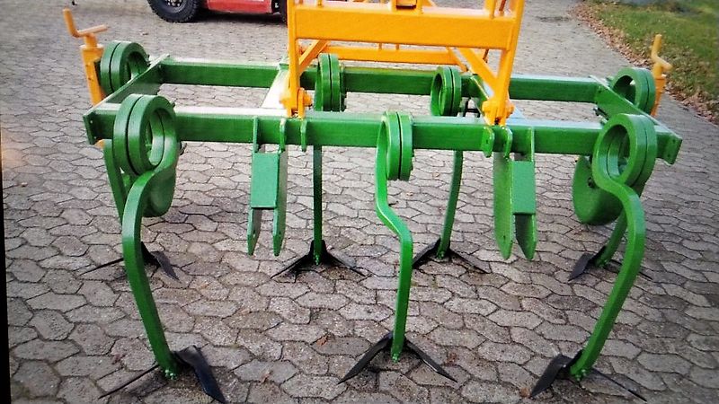 Howard Queckenschleuder Bodenfräse zum Wegschleudern von vorab abgetrentem Bewuchs durch Flügelschargrubber mit Schneidflügeln