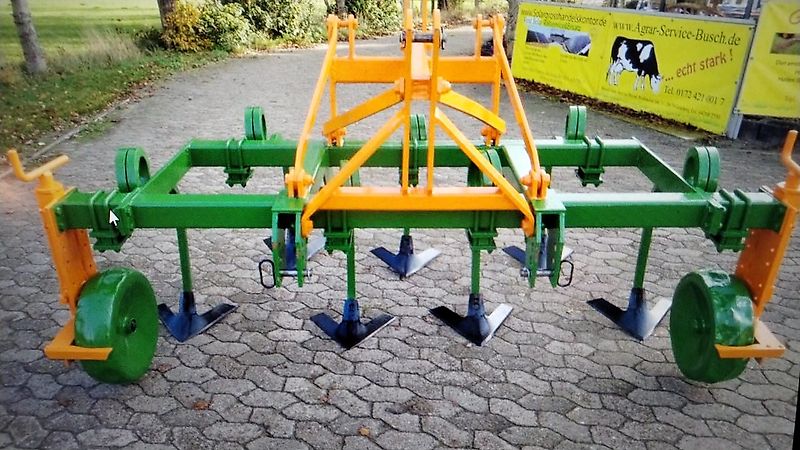 Howard Queckenschleuder Bodenfräse zum Wegschleudern von vorab abgetrentem Bewuchs durch Flügelschargrubber mit Schneidflügeln