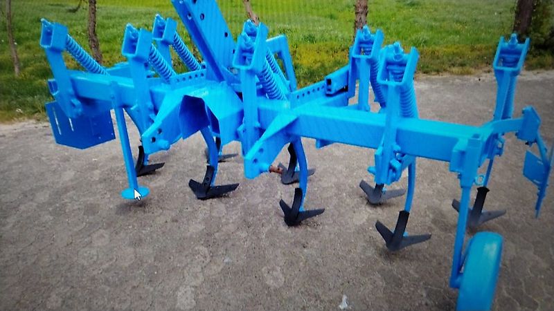 Howard Queckenschleuder Bodenfräse zum Wegschleudern von vorab abgetrentem Bewuchs durch Flügelschargrubber mit Schneidflügeln