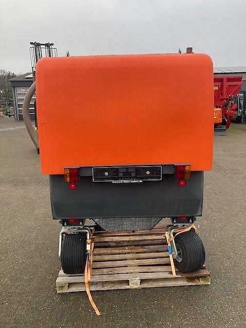 Matev Hochenleerer / Materialaufsammelgerät