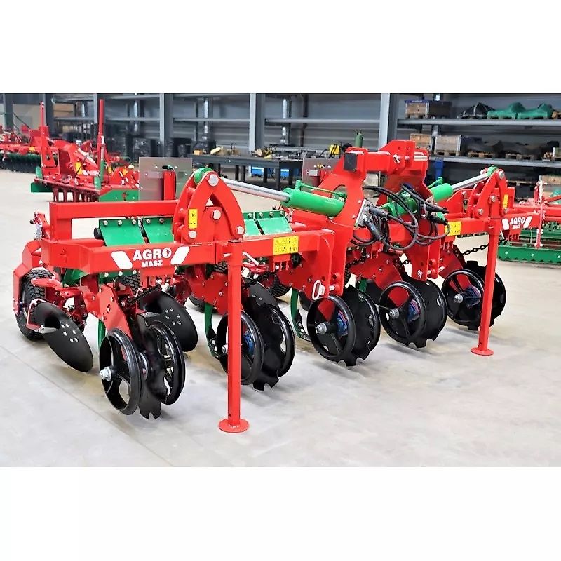 Agro-masz AGREGAT DO UPRAWY MIĘDZYRZĘDOWEJ (PIELNIK)/ZWISCHENREIHENBEARBEITUNGSGERÄT (UNKRAUTSTECHER)