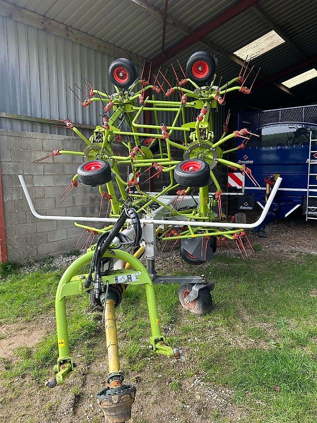 Claas Volto 1300T Tedder