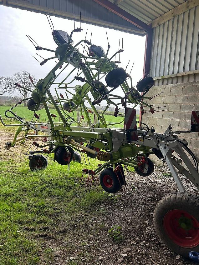Claas Volto 1300T Tedder