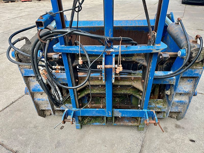 AP KUILHAPPER MET HEFMAST