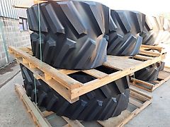 Loc Performance LLC 762mm (30") Loc Trackman Rubber Tracks to fit John Deere 8RT Tractors