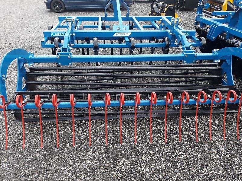 Agripol Leichtgrubber KOBALT 300 T Federzinkenegge mit Doppelwalze und Striegel