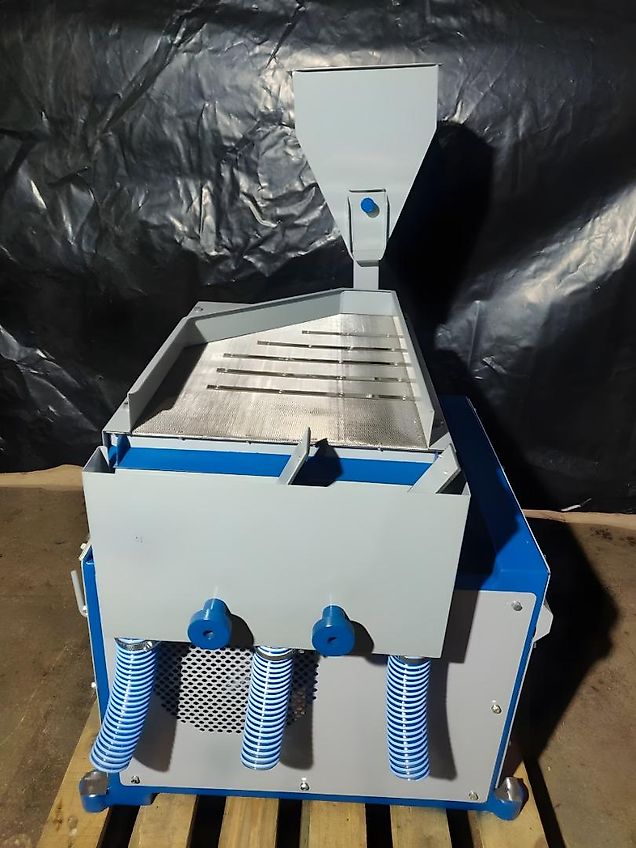 AgroTech Solution Gewichtsausleser WT 0.3 | Vibrating table