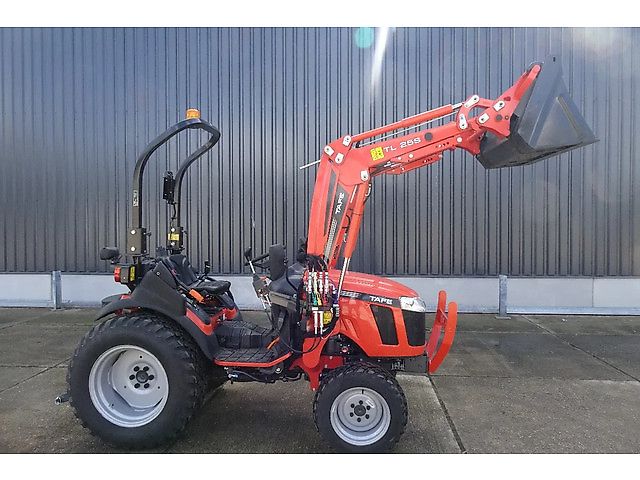 TAFE Compact trekker met voorlader 6028H