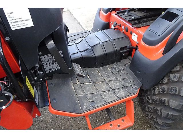 TAFE Compact trekker met voorlader 6028H