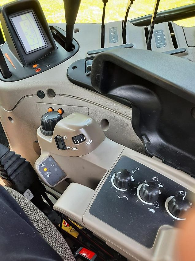 Case MX120 Traktor mit Frontlader