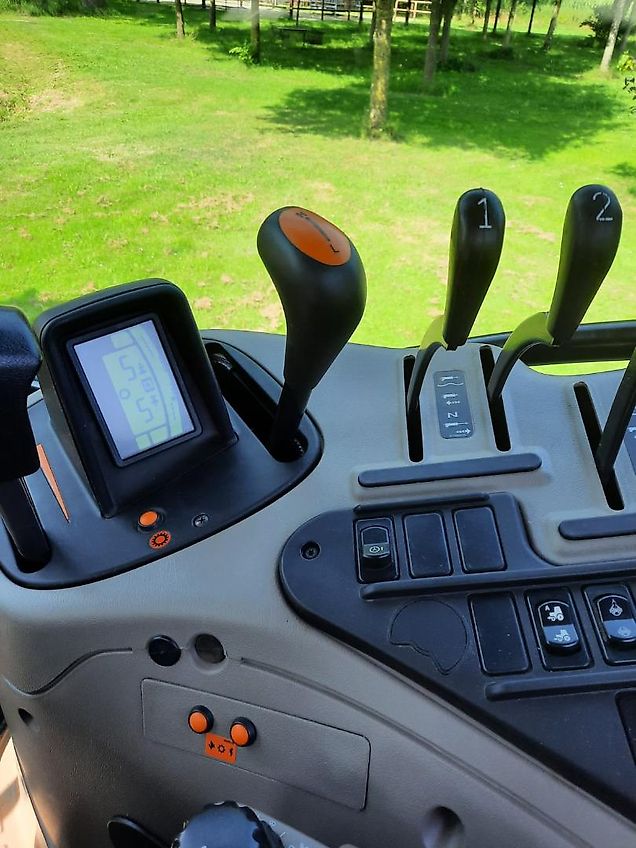 Case MX120 Traktor mit Frontlader