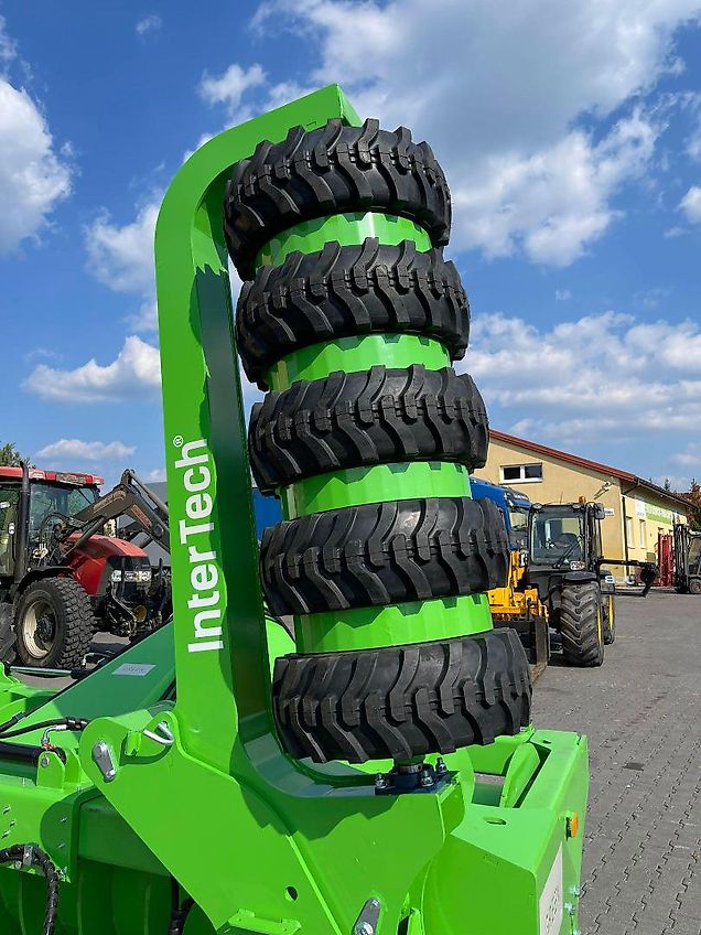 D&D Landtechnika Verdichtungwalze Silowalze Siloverteiler Walze