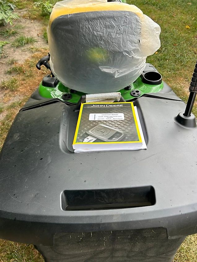 John Deere X167R Rasentraktor Aufsitzmäher Neugerät